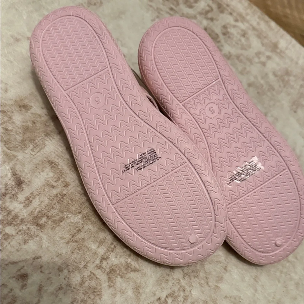 🆕 The Children's Place Shimmering Pink Kids Sandals Girls size 5